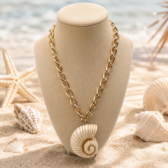 True To Form Jewelry - *New* True to Form Shell Pendant Gold Necklace